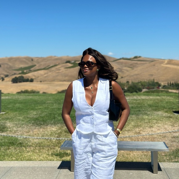 DISSH white Linen Vest & Norah Pants Set
Both pants and vest are included- - Picture 10 of 13